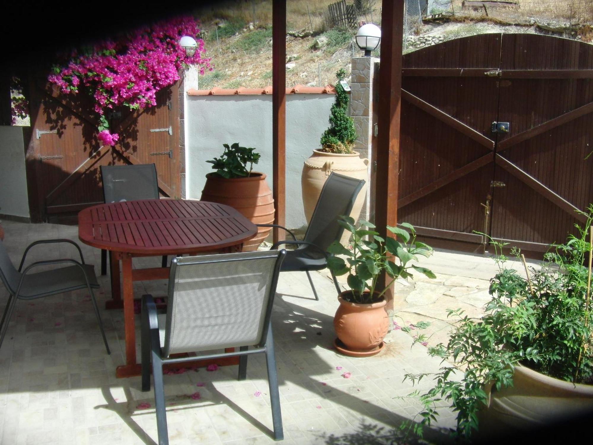 Artemis Appartments Pitsidia Exterior photo