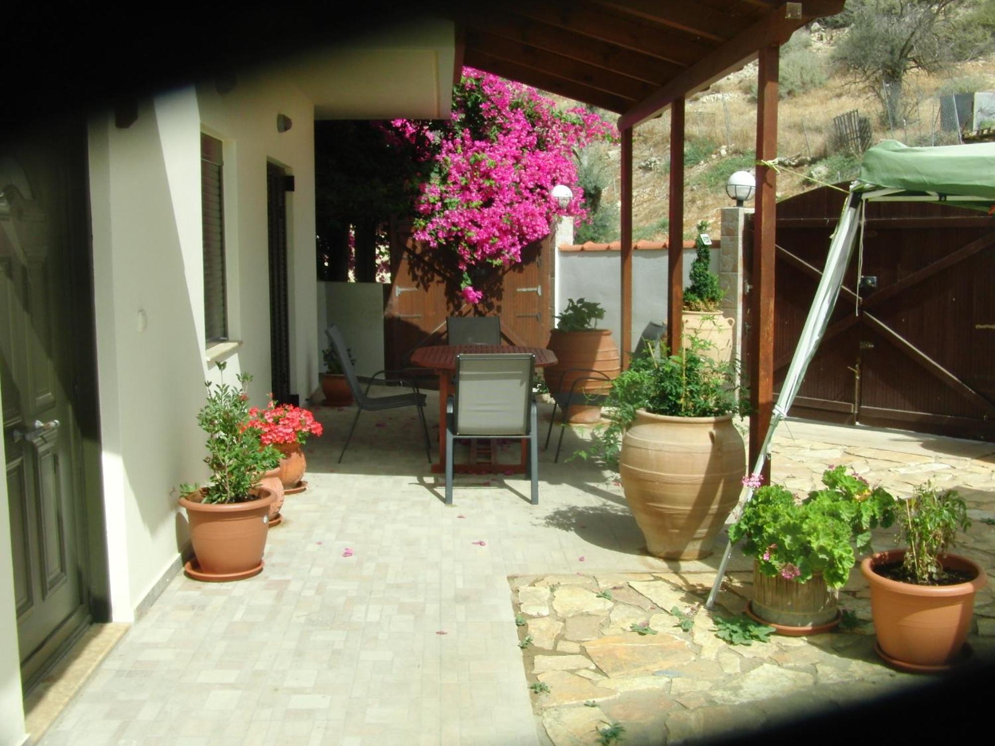 Artemis Appartments Pitsidia Exterior photo