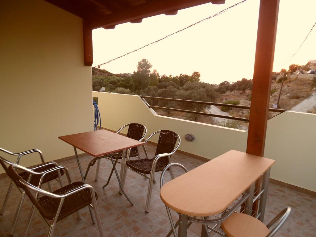 Artemis Appartments Pitsidia Exterior photo