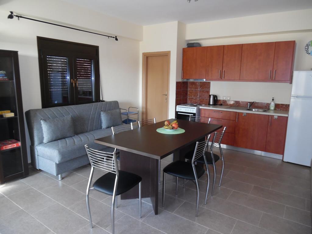 Artemis Appartments Pitsidia Exterior photo